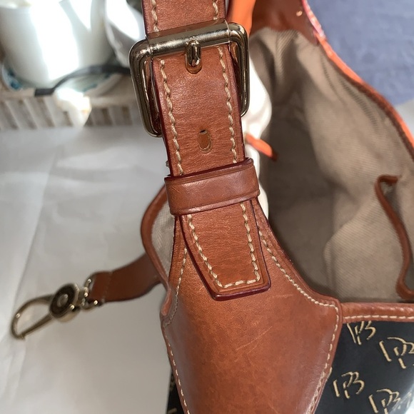 Gently Loved Dooney & Bourke Shoulder Bag - Picture 9 of 14